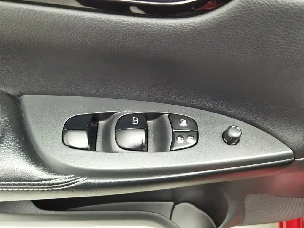 Nissan Tiida 2019 — фото 9