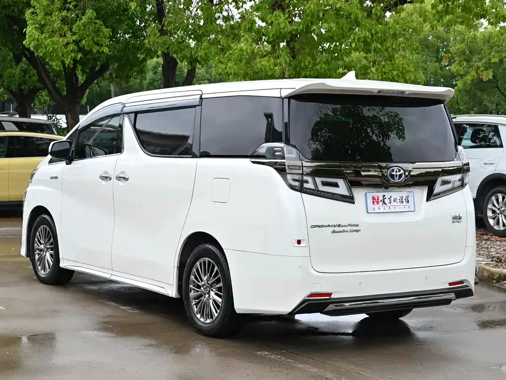 Toyota Vellfire 2023 — фото 3