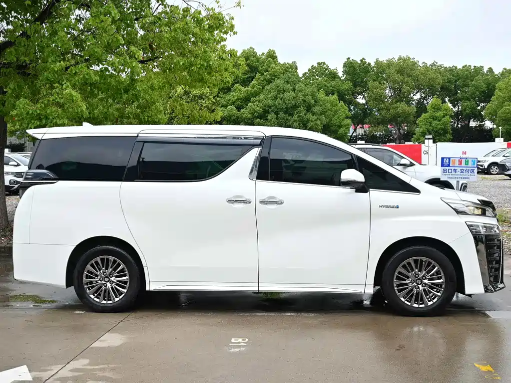 Toyota Vellfire 2023 — фото 6