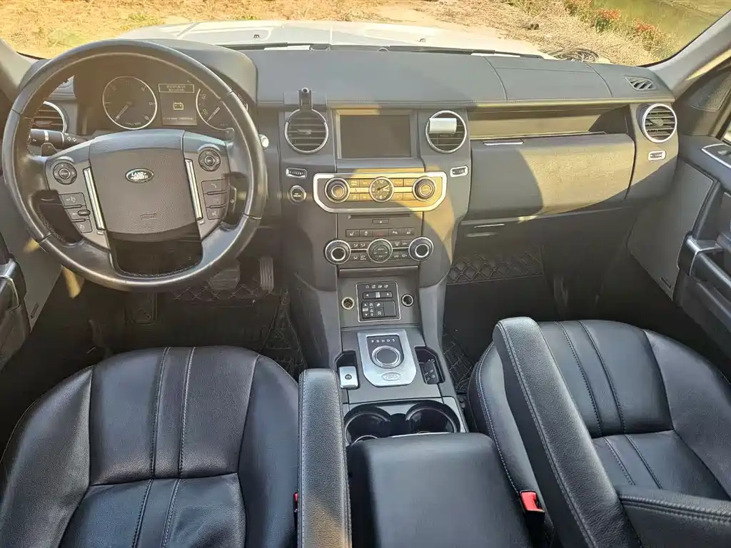 Land Rover Discovery 2015 — фото 6