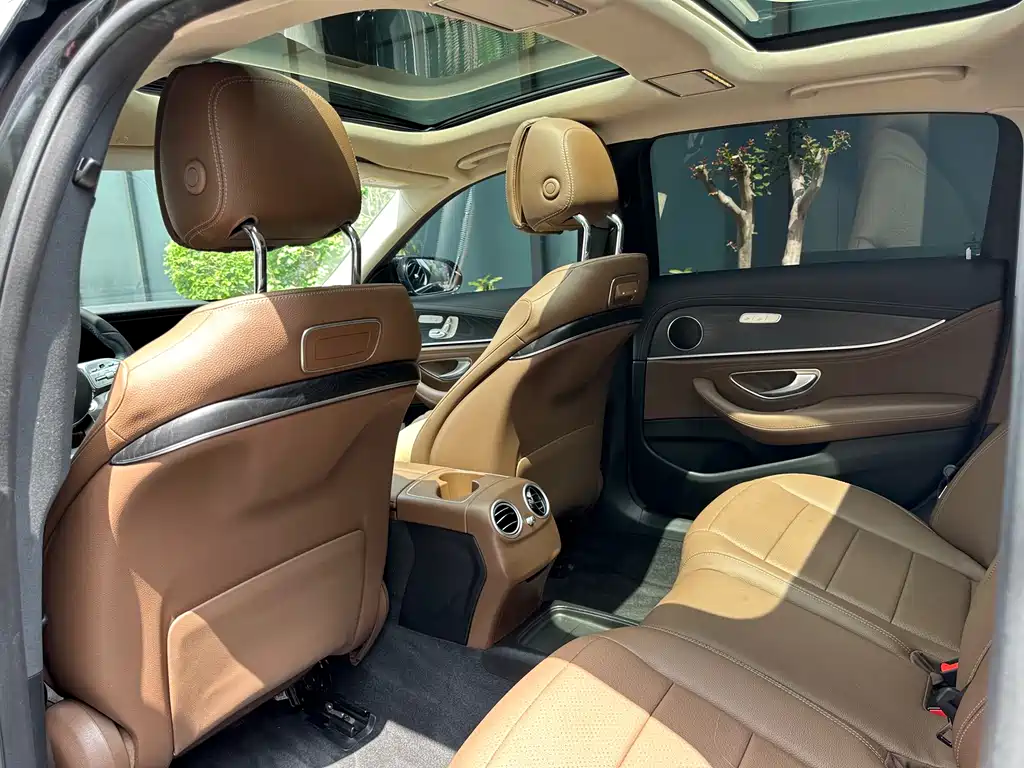 Mercedes-Benz E-Class 2019 — фото 15