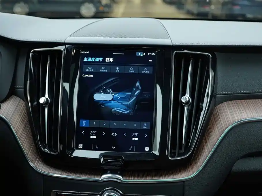 Volvo XC60 PHEV 2023 — фото 18