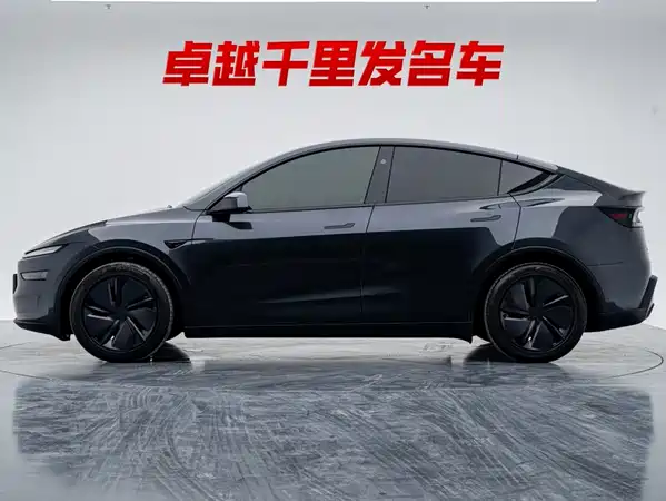 Tesla Model Y 2025