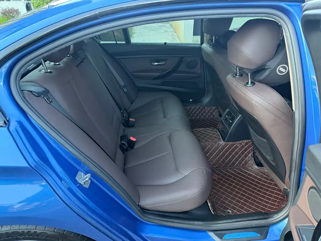 BMW 3 Series 2018 — фото 14