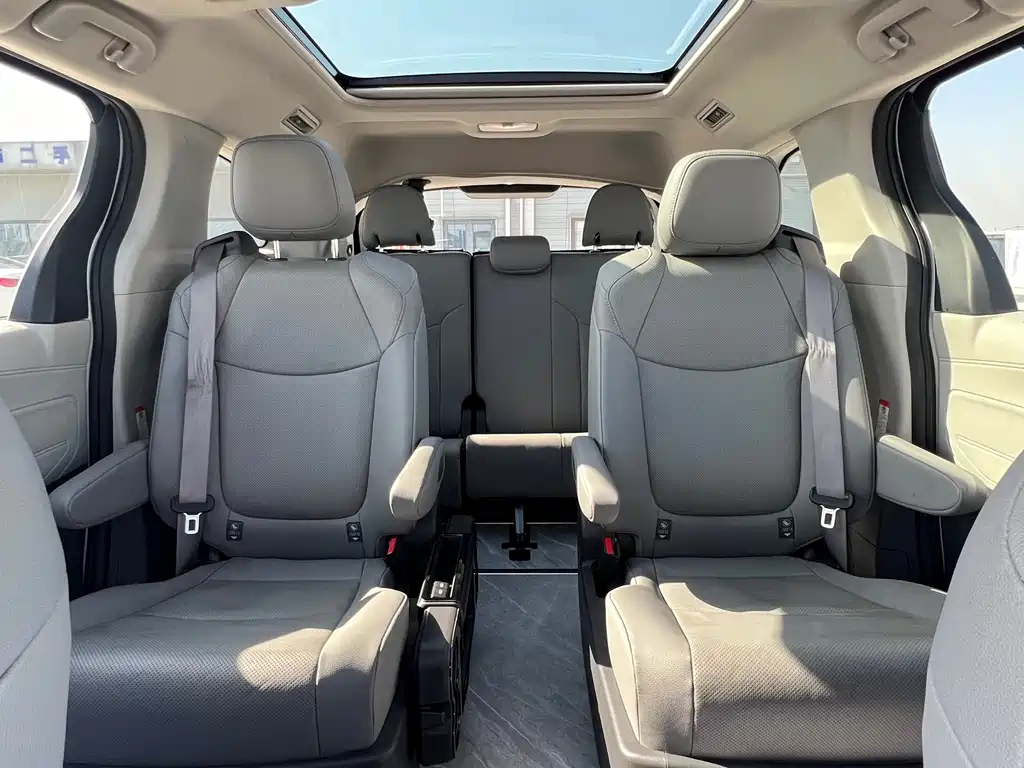 Toyota Granvia 2024 — фото 10