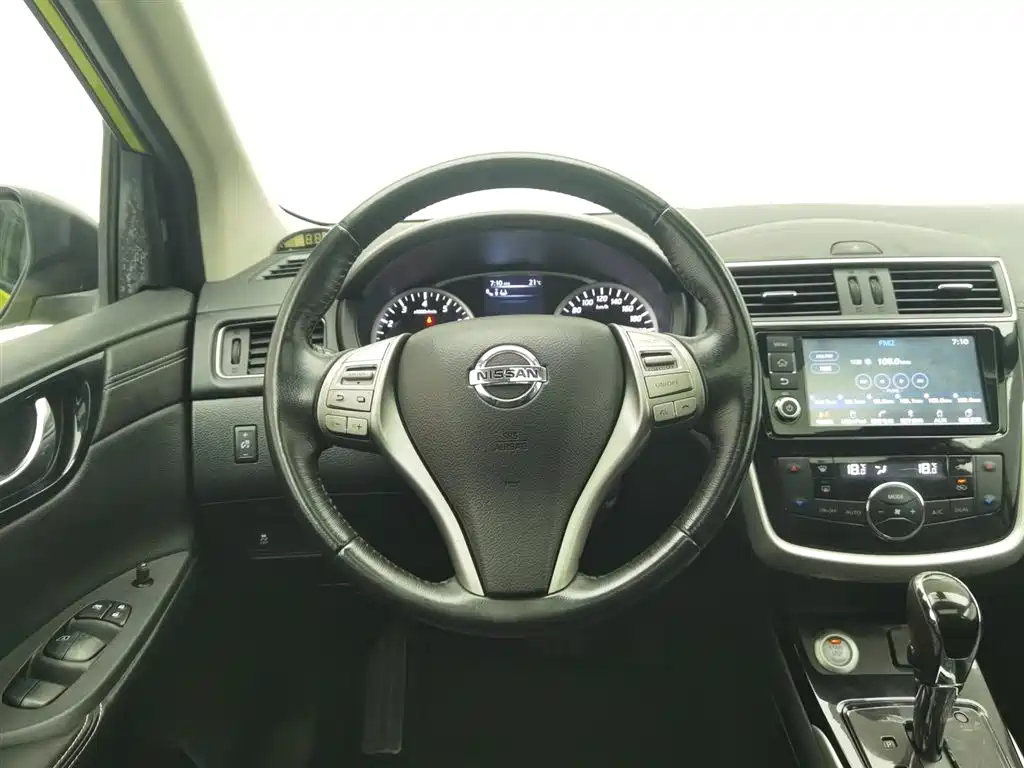 Nissan Tiida 2016 — фото 11