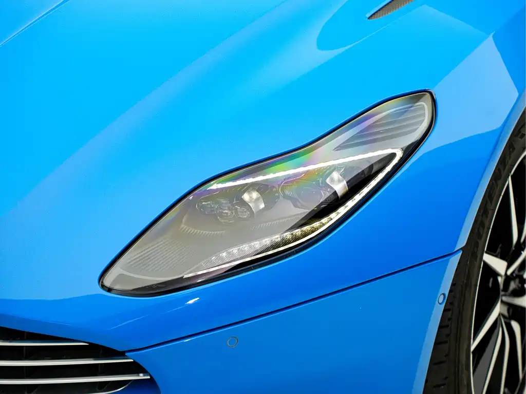 Aston Martin DB11 2023 — фото 9