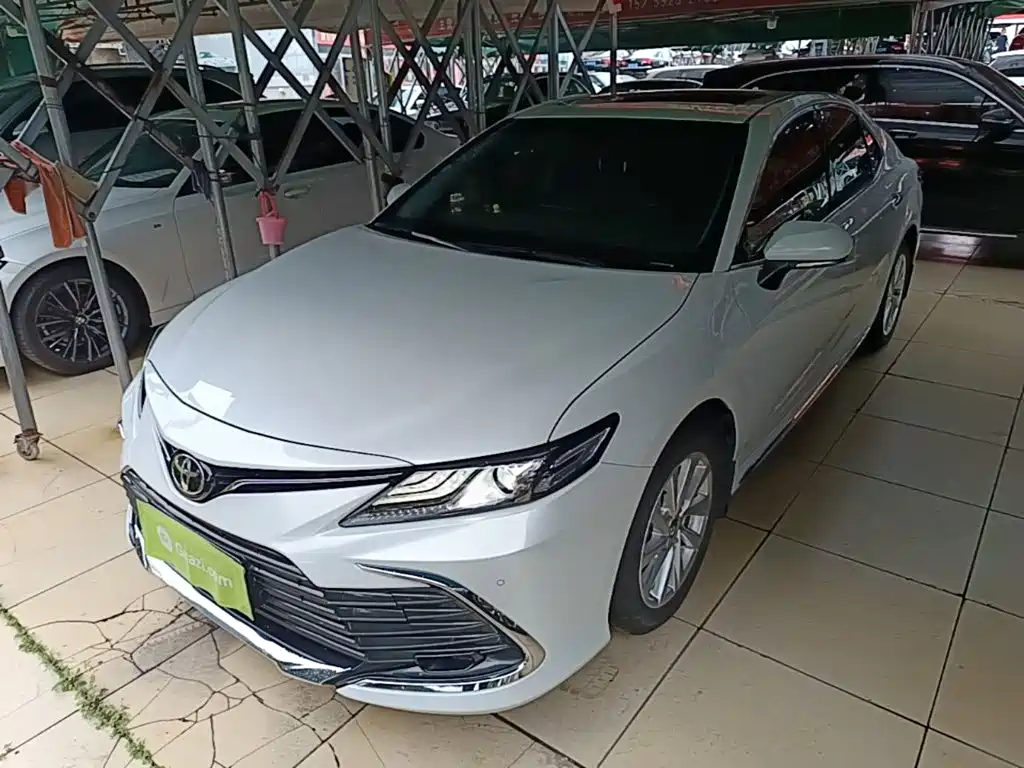 Toyota Camry 2024 — фото 1