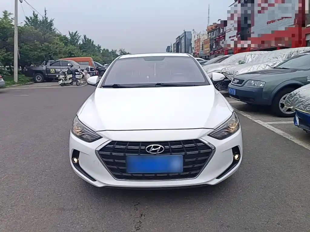 Hyundai Elantra 2020 — фото 3