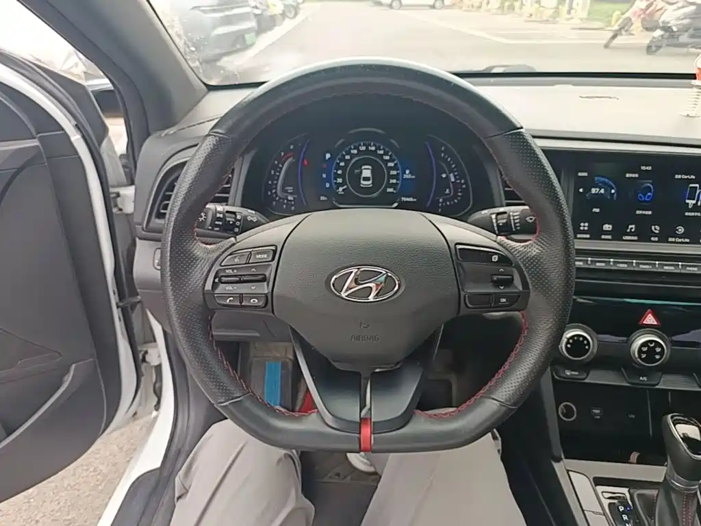 Hyundai Elantra 2020 — фото 11