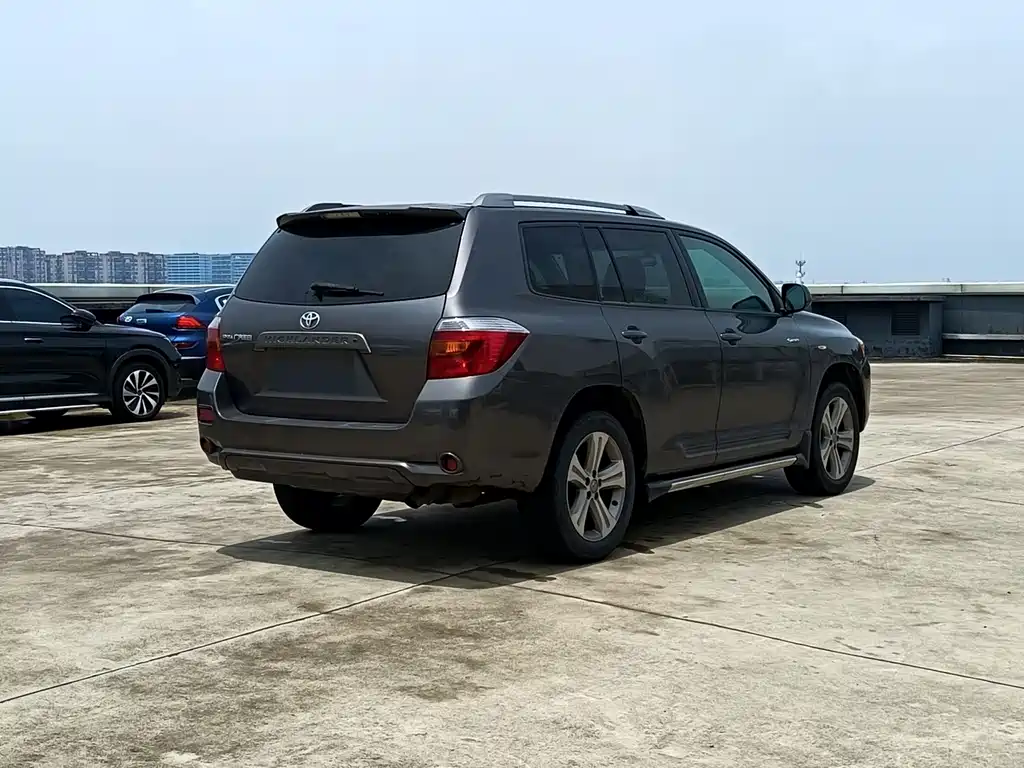 Toyota Highlander 2010 — фото 4