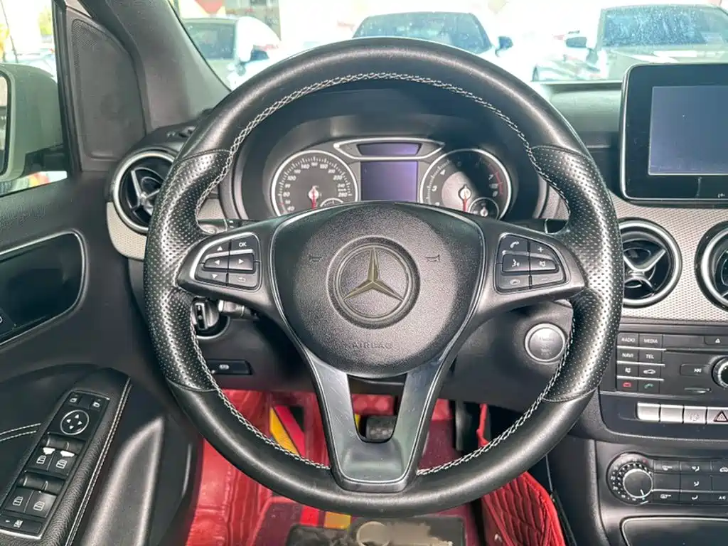 Mercedes-Benz B-Class 2015 — фото 15