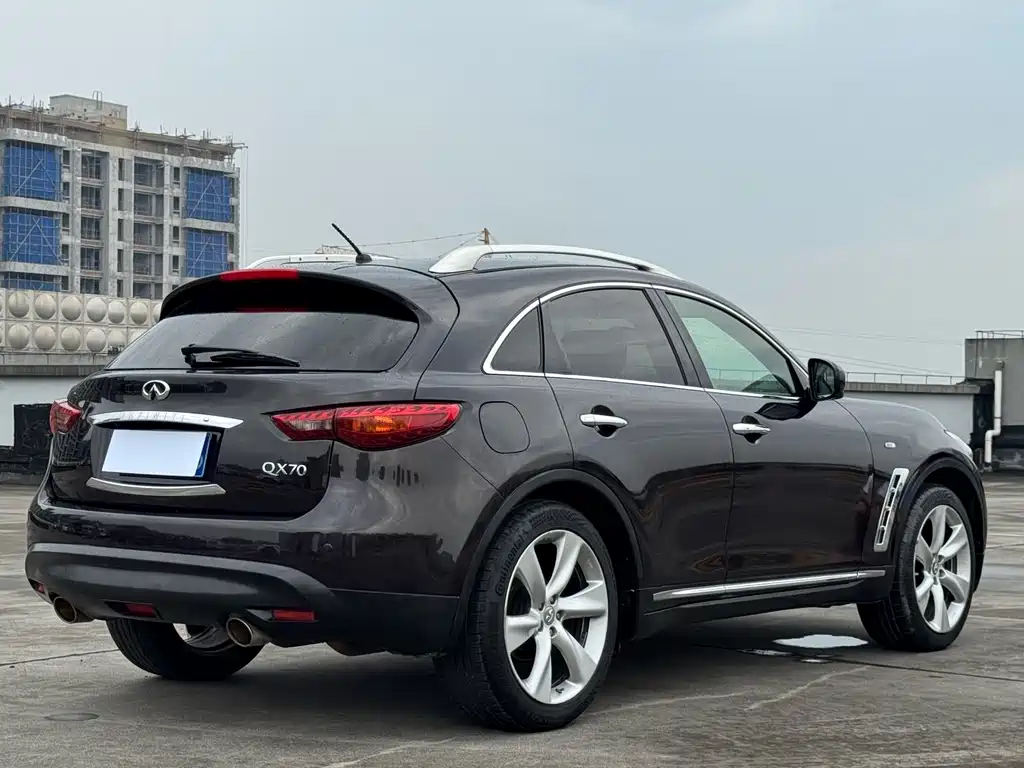 Infiniti QX70 2014 — фото 17