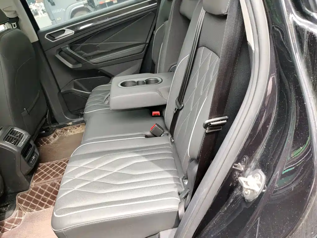 Volkswagen Tiguan L 2023 — фото 15