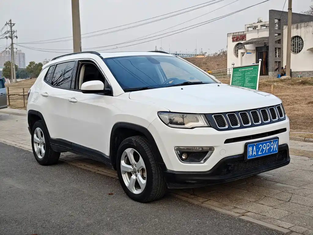 Jeep Compass 2018 — фото 3