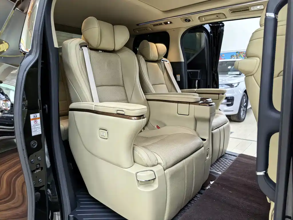 Toyota Alphard 2017 — фото 15