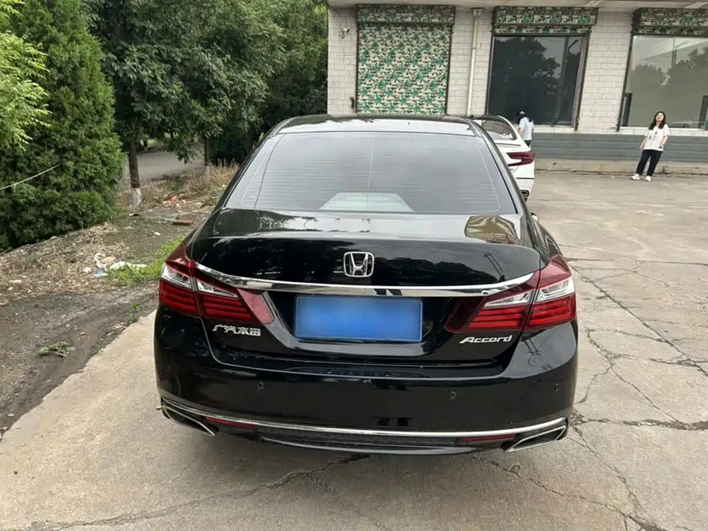 Honda Accord 2018 — фото 6