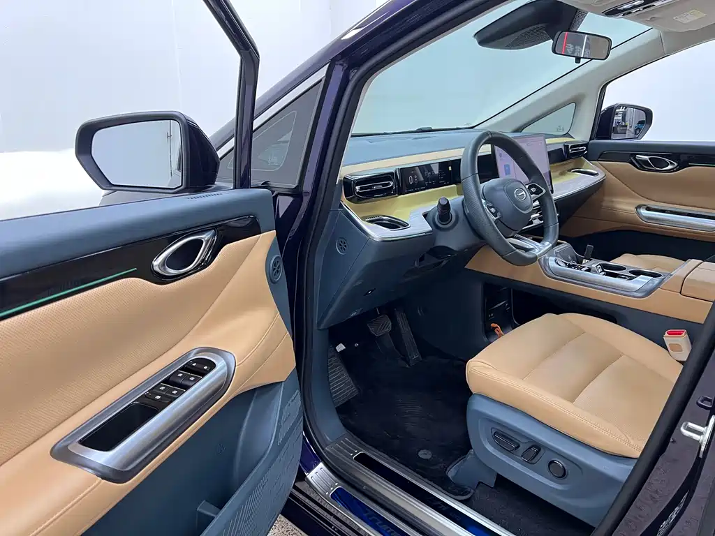 GAC Motor E8 PHEV 2023 — фото 13
