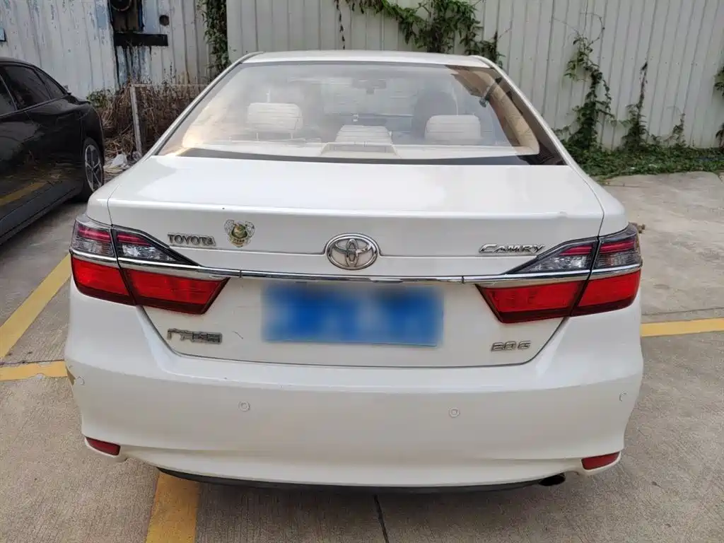 Toyota Camry 2015 — фото 4