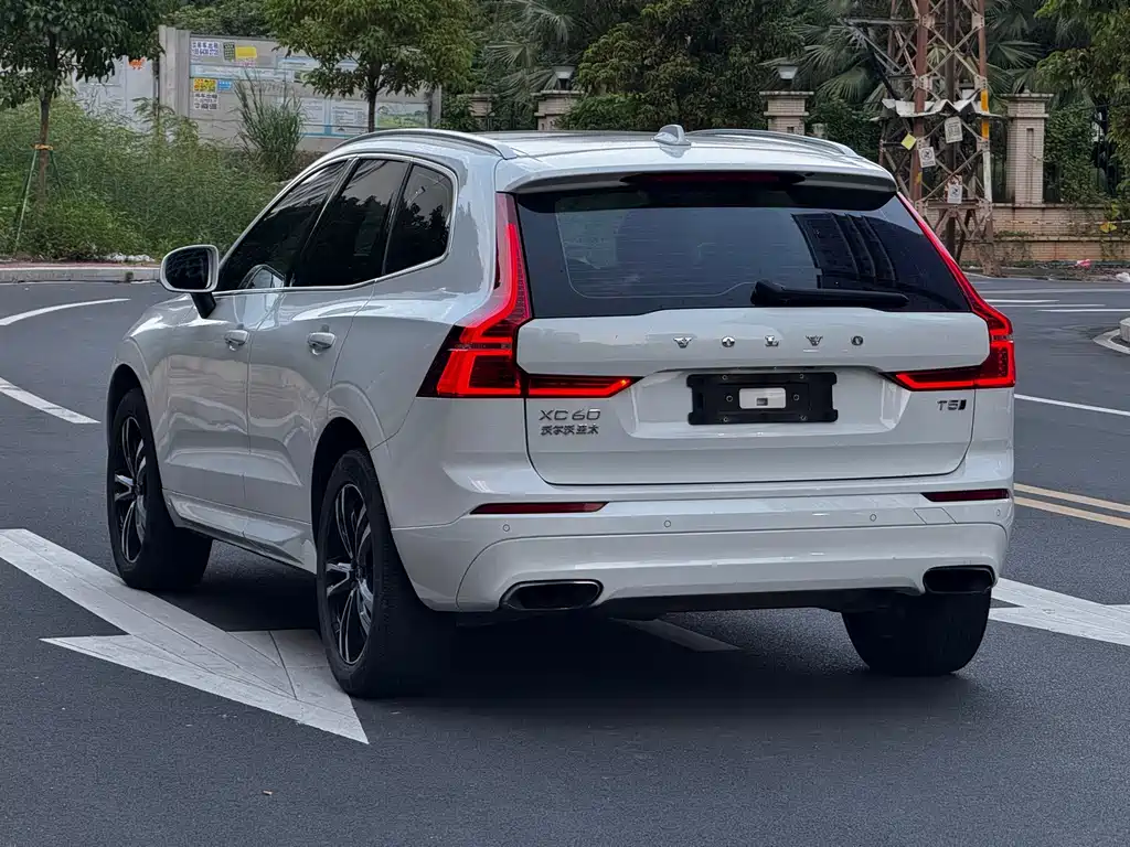Volvo XC60 2019 — фото 18