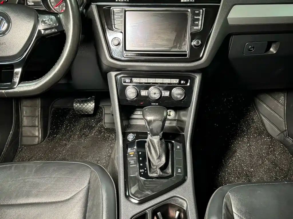 Volkswagen Tiguan L 2018 — фото 15