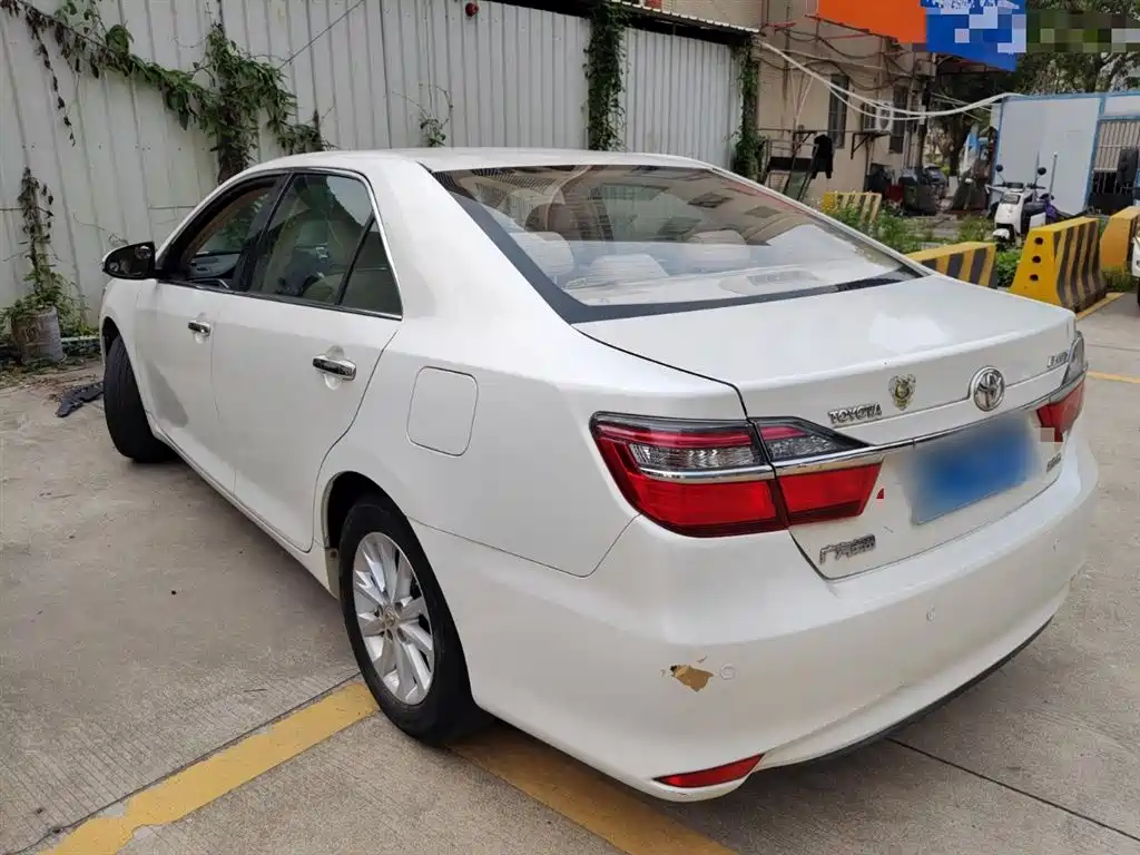 Toyota Camry 2015 — фото 23