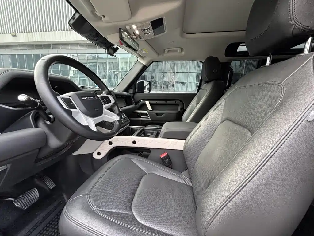 Land Rover Defender 2022