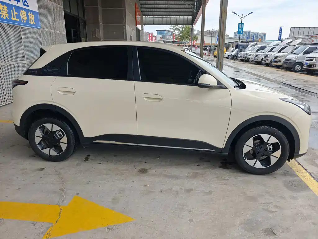 Geely Galaxy Starwish 2024 — фото 4