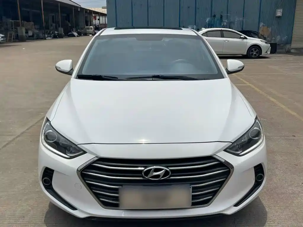 Hyundai Elantra 2018 — фото 3