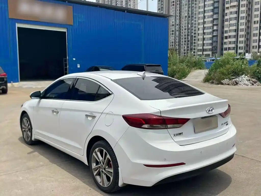 Hyundai Elantra 2018 — фото 5