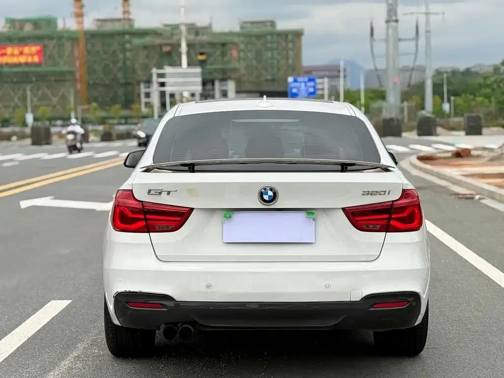 BMW 3 Series GT 2018 — фото 11