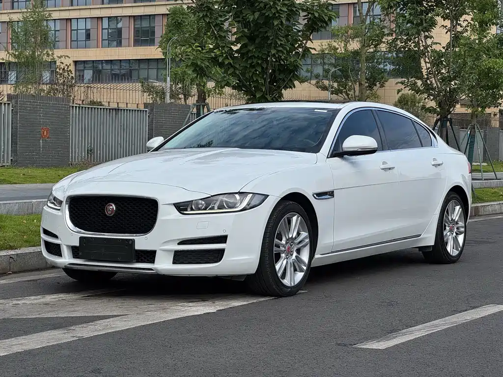 Jaguar XEL 2019 — фото 1