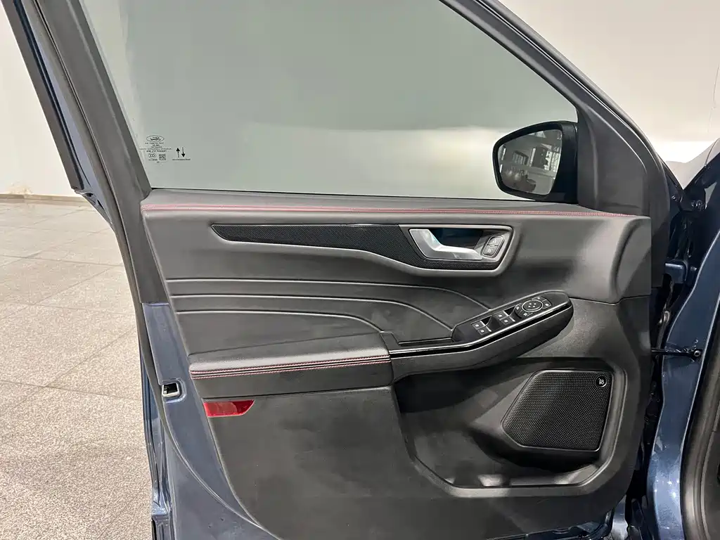 Ford Escape 2020 — фото 17