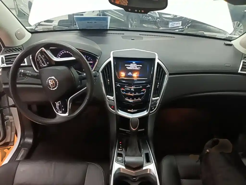 Cadillac SRX 2016 — фото 10
