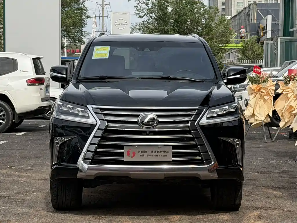 Lexus LX 2020 — фото 1
