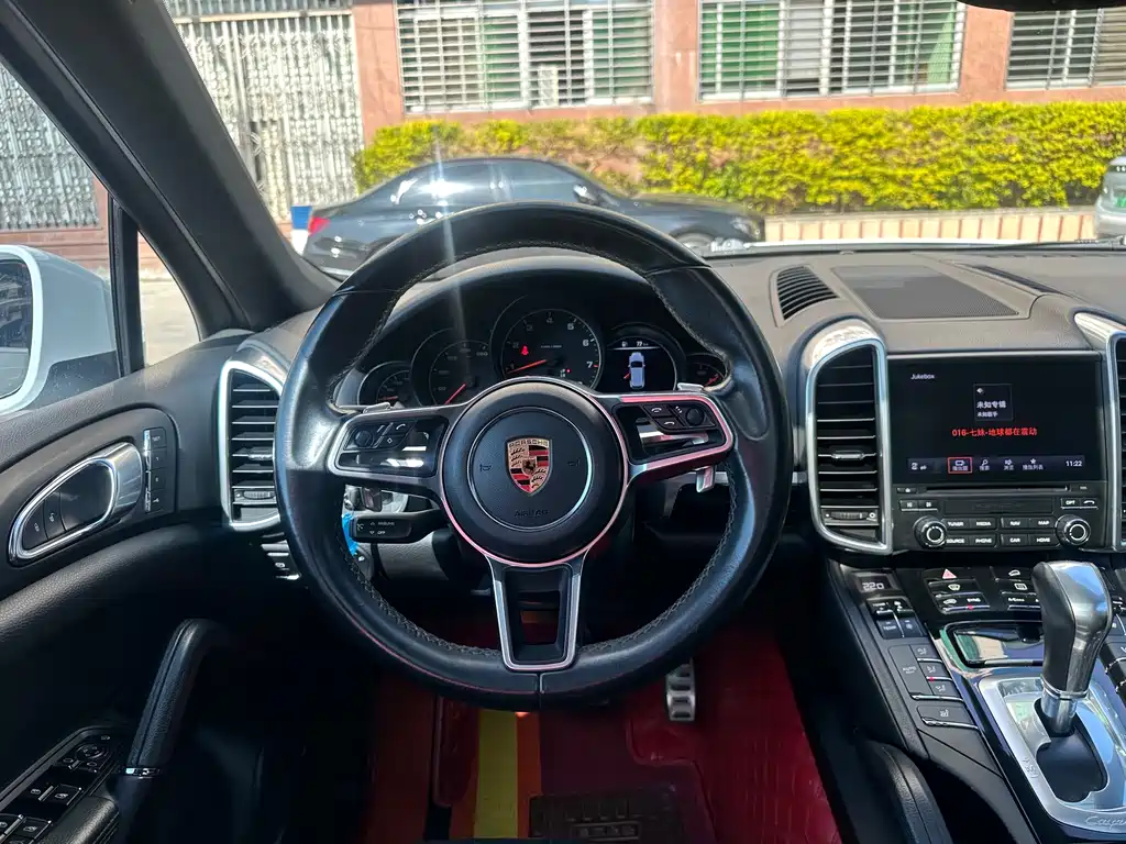 Porsche Cayenne 2017 — фото 21
