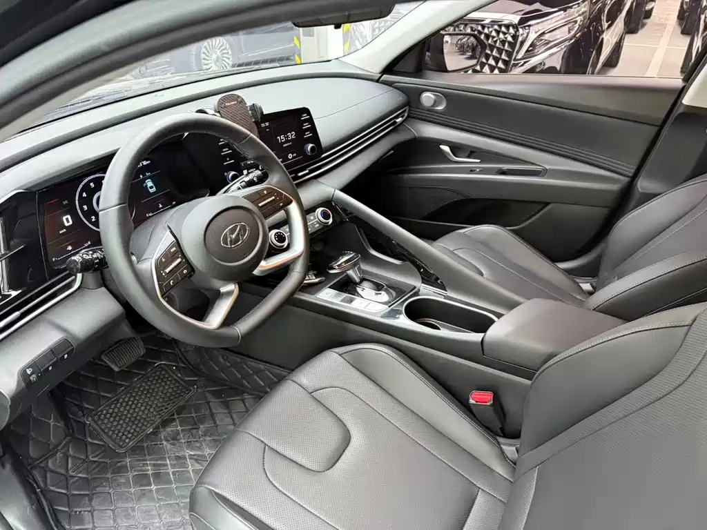 Hyundai Elantra 2023