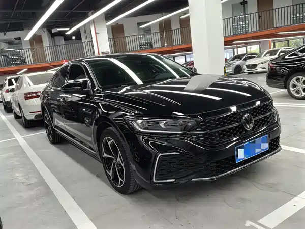 Volkswagen Passat 2025