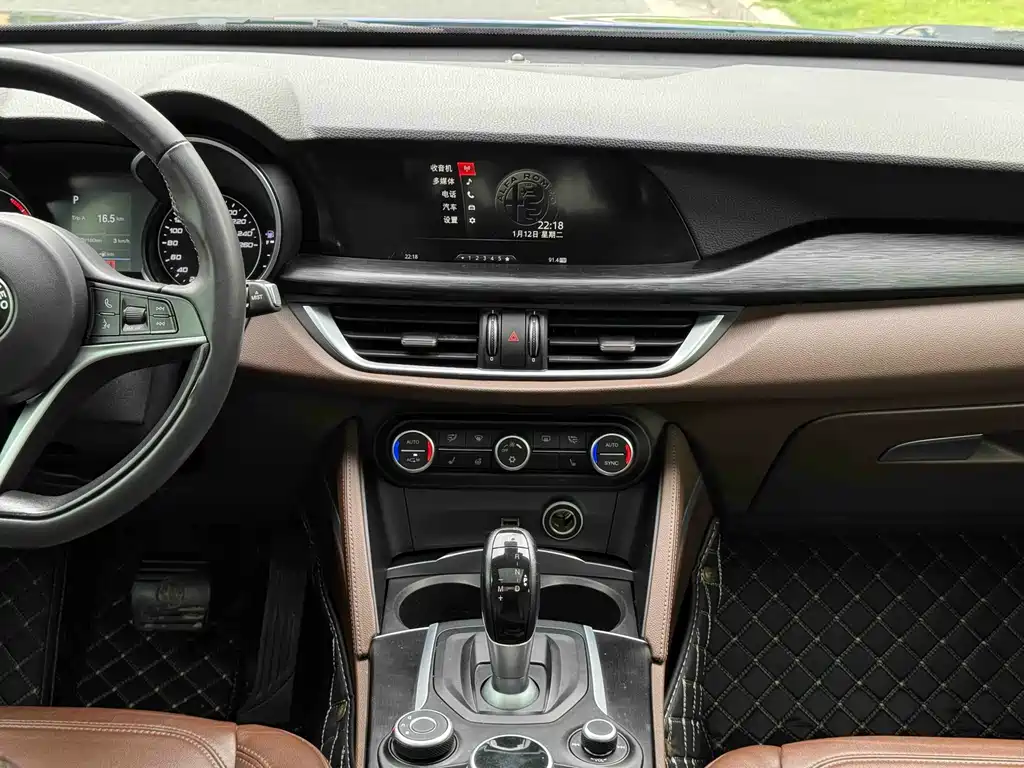Alfa Romeo Stelvio 2018 — фото 6