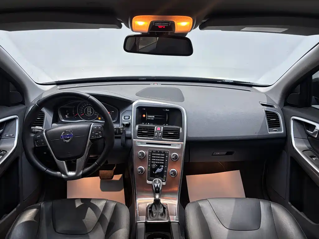 Volvo XC60 2016 — фото 15