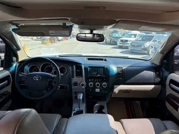 Toyota Sequoia 2012