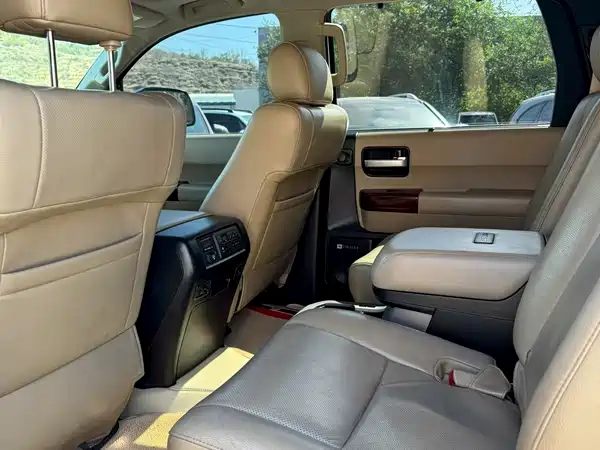 Toyota Sequoia 2012