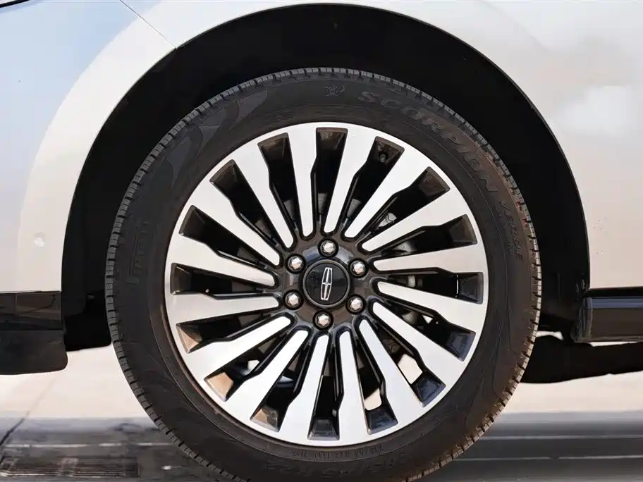 Lincoln Navigator 2021 — фото 23