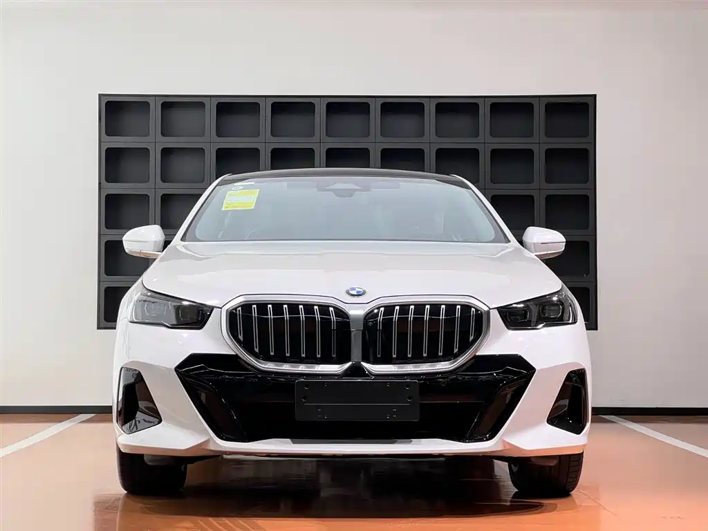 BMW 5 Series — фото 2