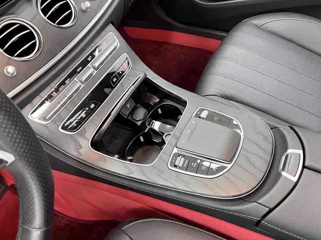 Mercedes-Benz E-Class 2024 — фото 20