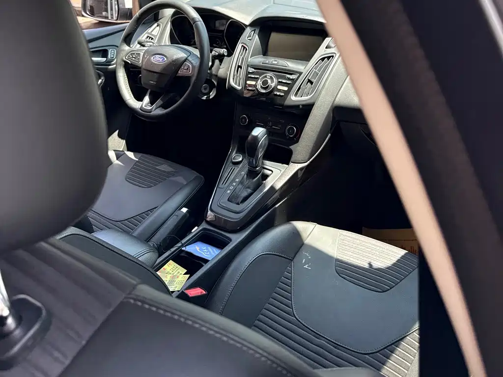 Ford Focus 2018 — фото 15