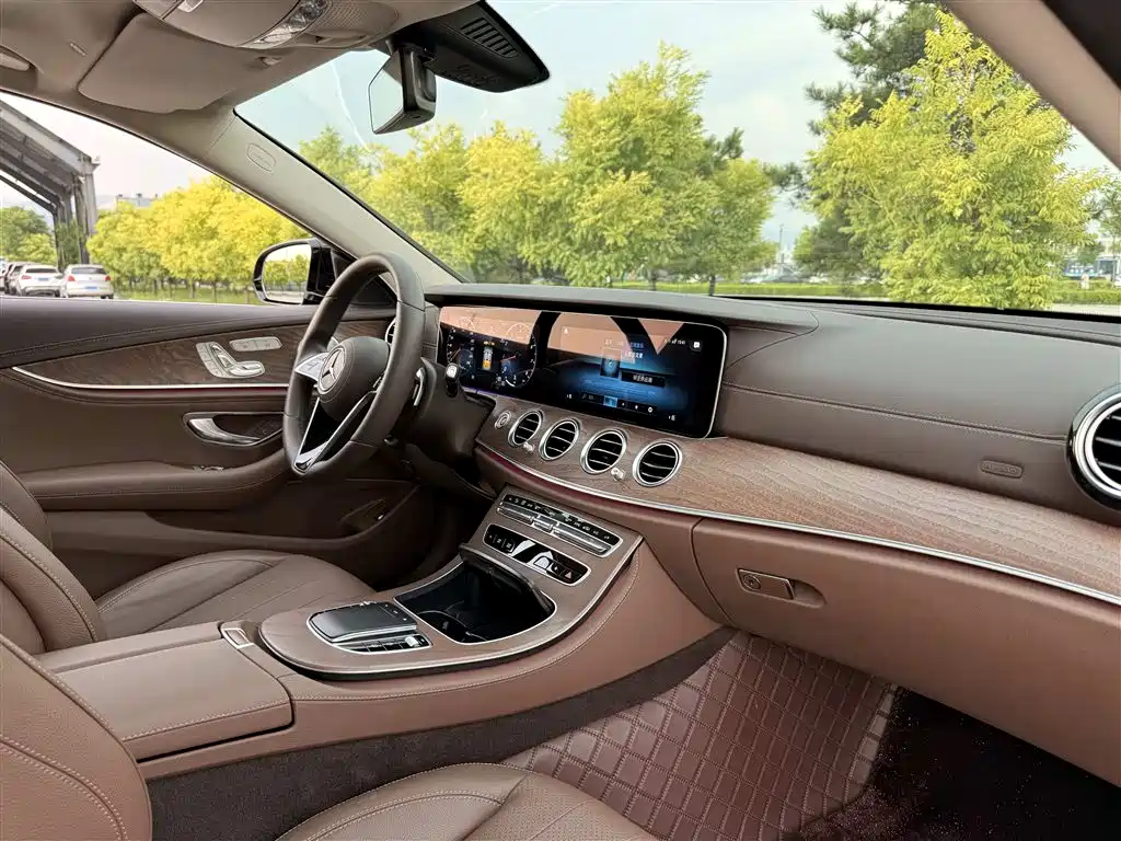 Mercedes-Benz E-Class 2021 — фото 16