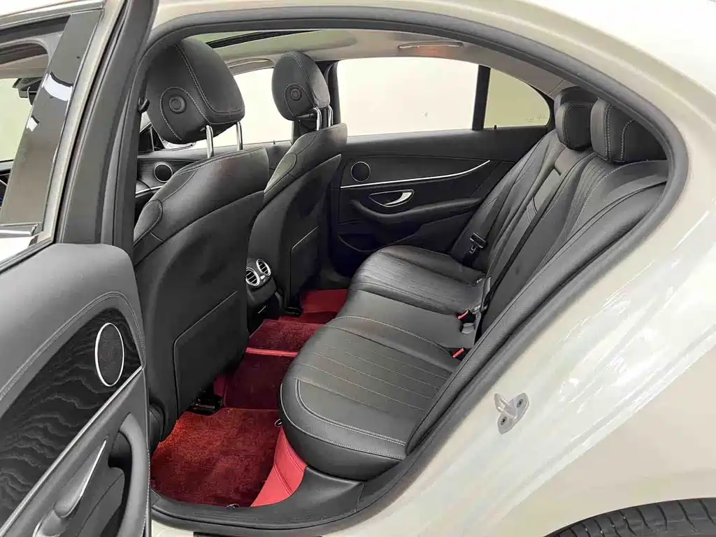 Mercedes-Benz E-Class 2024 — фото 10