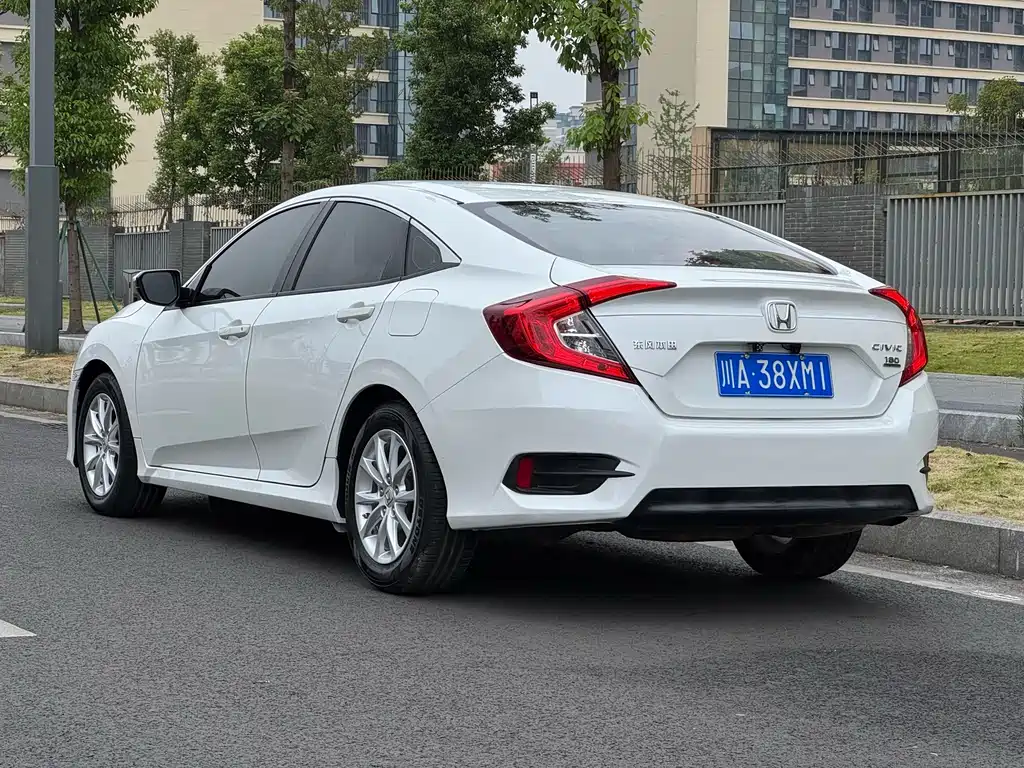 Honda Civic 2019 — фото 14