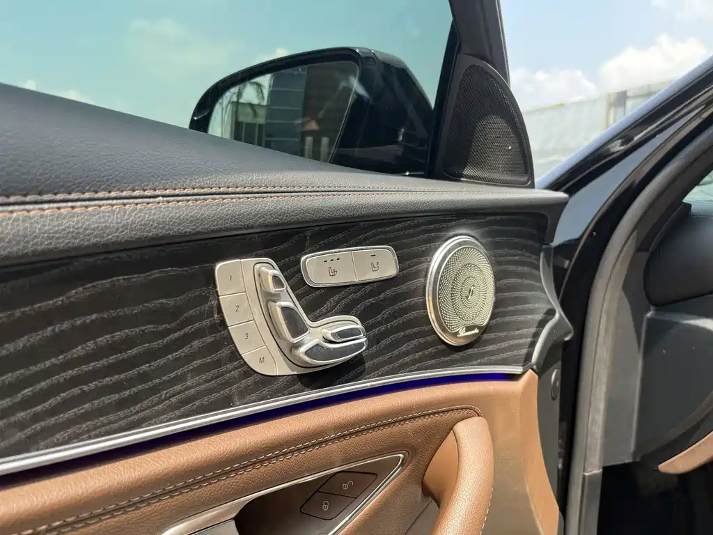 Mercedes-Benz E-Class 2022 — фото 10